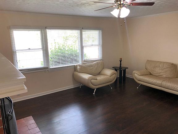 4th image of 3809 Steinhauer Rd NE