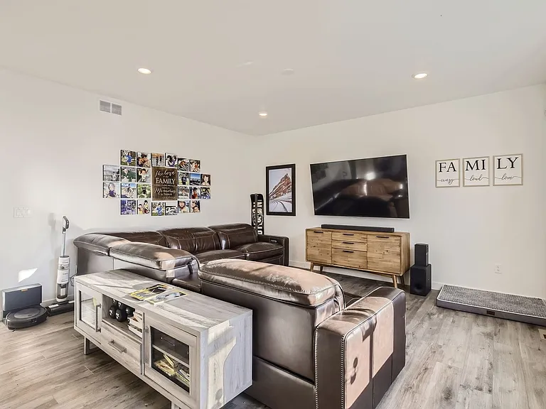 12885 Bay St — Photo 13