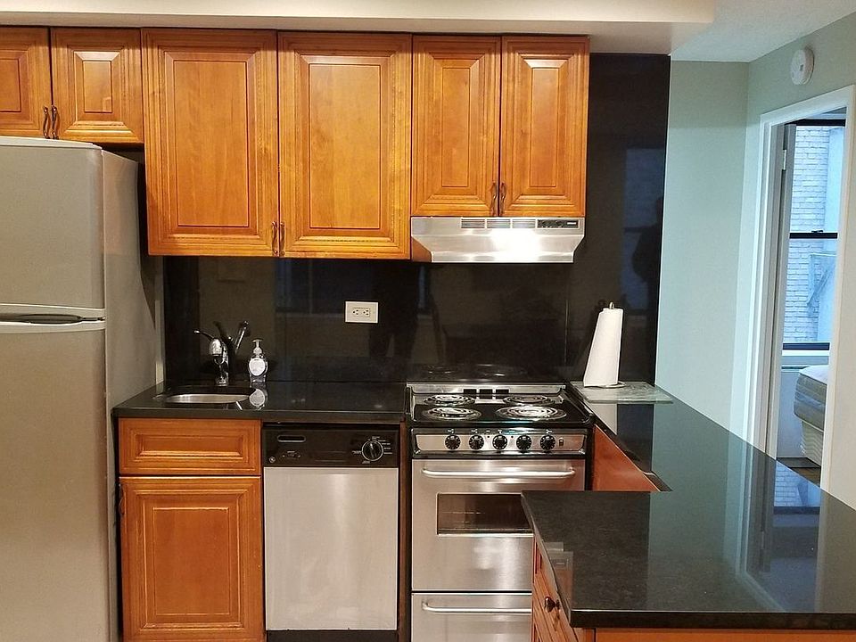 1st image of 150 W 51st St APT 1601