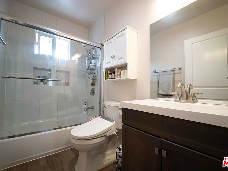 306 E 36th St #306 — Photo 8