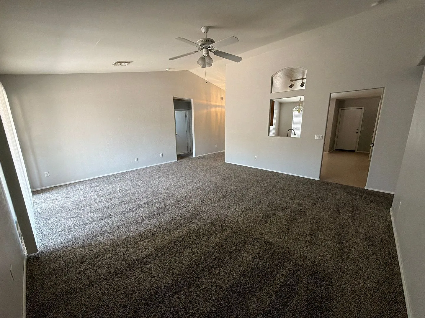 3 bed, 2.0 bath, 1437 sqft, $2,000 — Photo 3
