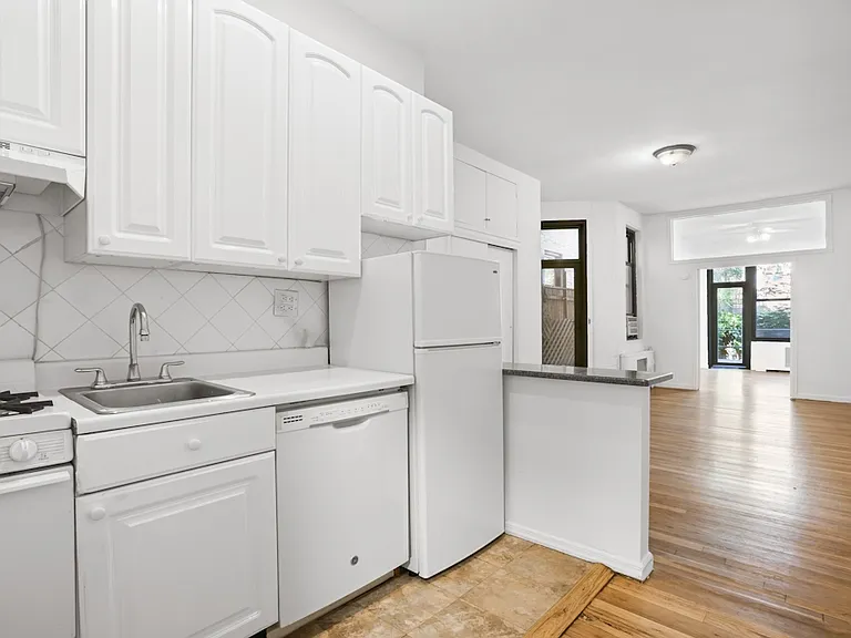 321 E 69th St #1G — Photo 6