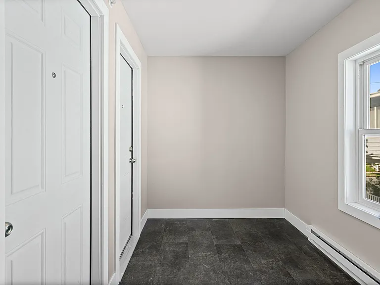 521 Warren St #4 — Photo 4
