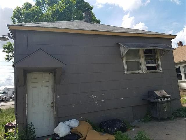 2nd image of 921 N Monroe Ave