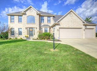 1209 Cozzene Dr, Mahomet, IL 61853