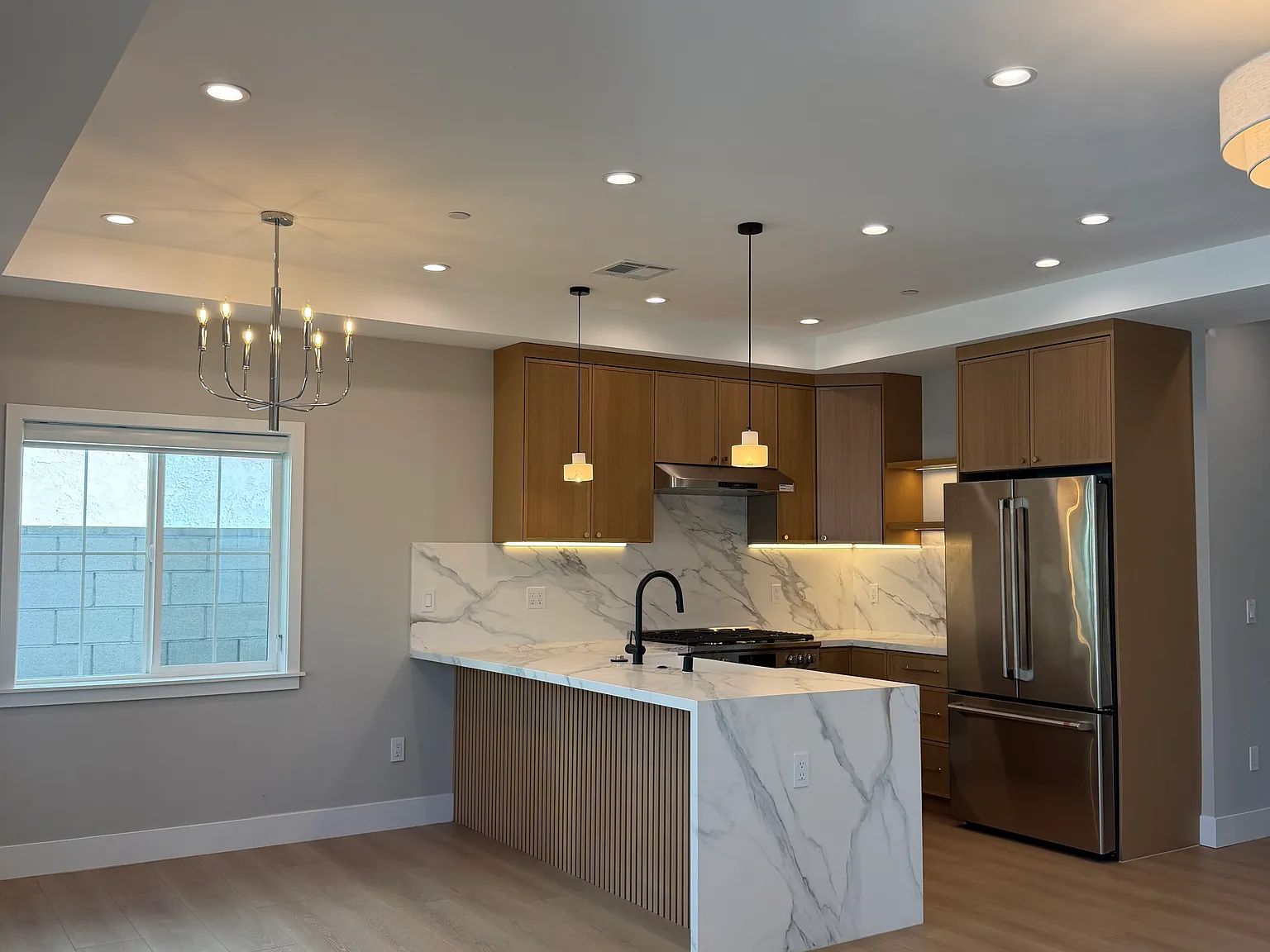 3 bed, 1198 sqft, $4,150 — Photo 4
