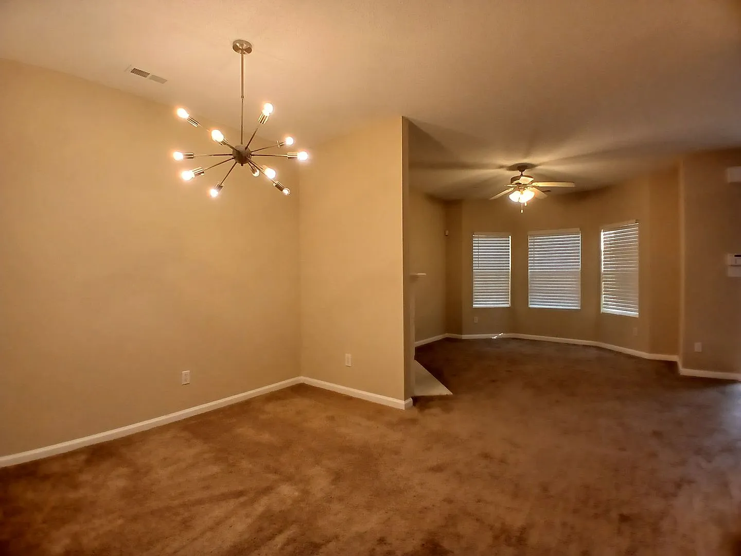 Spacious 3-Bedroom Townhome in Hampton — Photo 4