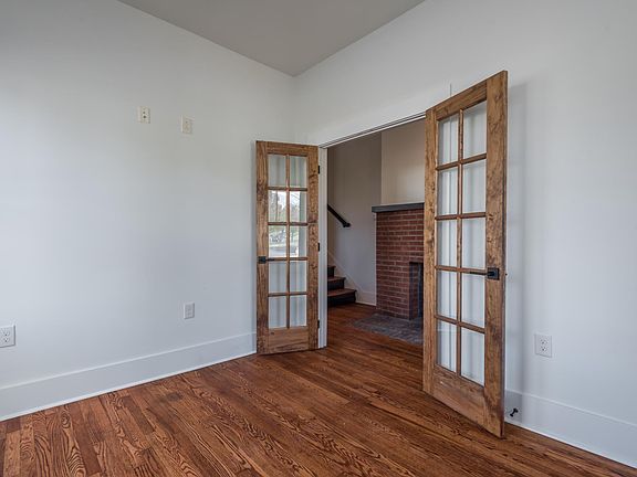 5th image of 2552 E 5th Ave NE