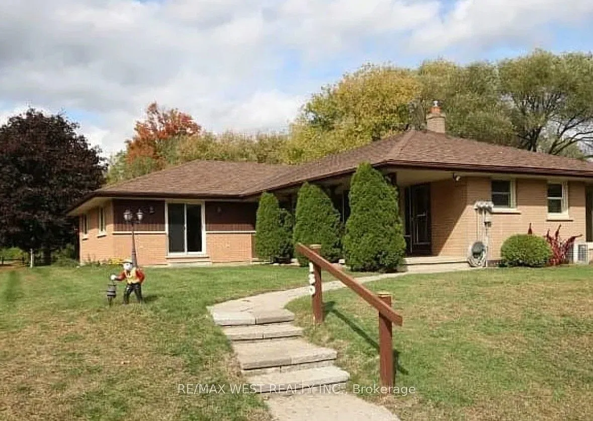3 bed, $2,000 — Photo 1