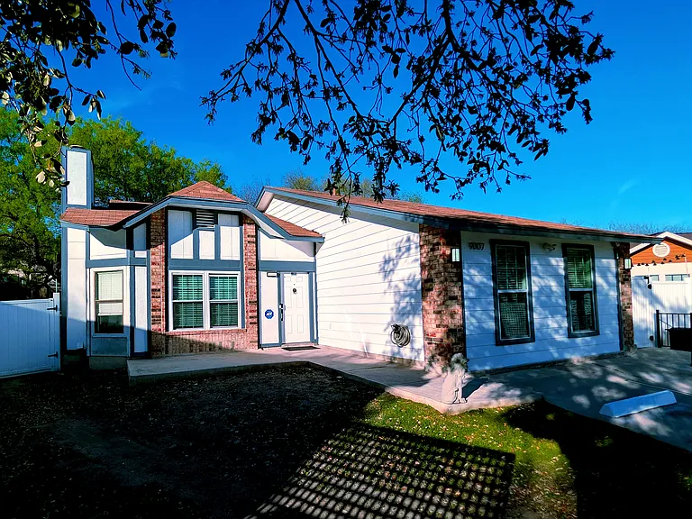Cypressdale Dr — Photo 4