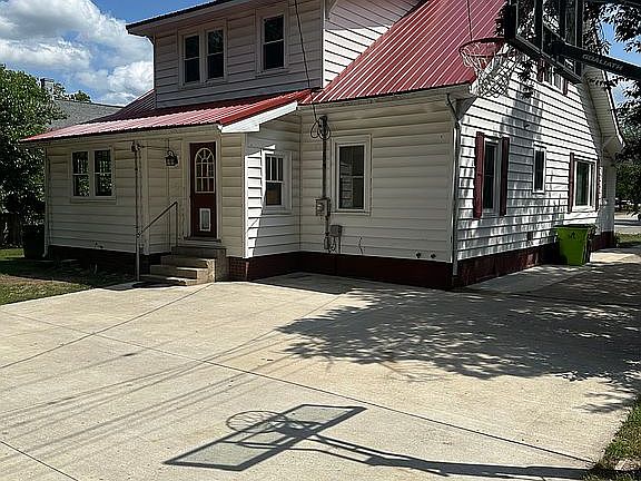 5th image of 116 W Wheaton Ave