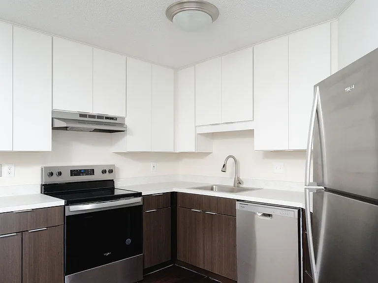 Hummingbird Cove Apartments — Photo 31
