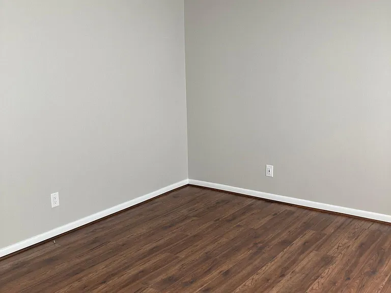 10 Carriage Dr #2 — Photo 2