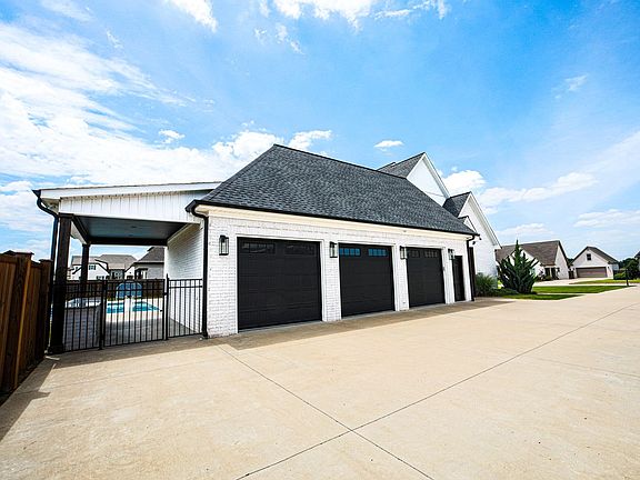 2nd image of 433 Stone Ridge Dr