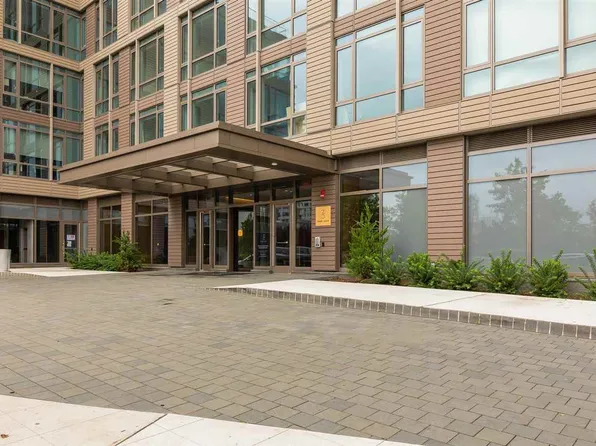 75 Park Lane South image 44 of 45