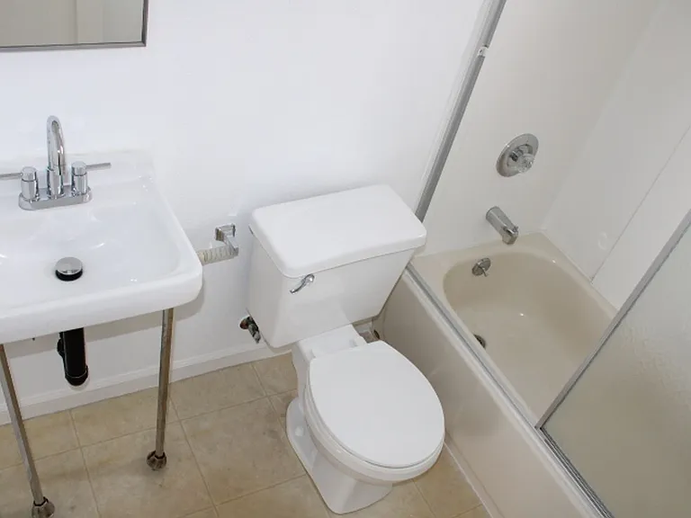 4010 Macdonald Ave — Photo 14