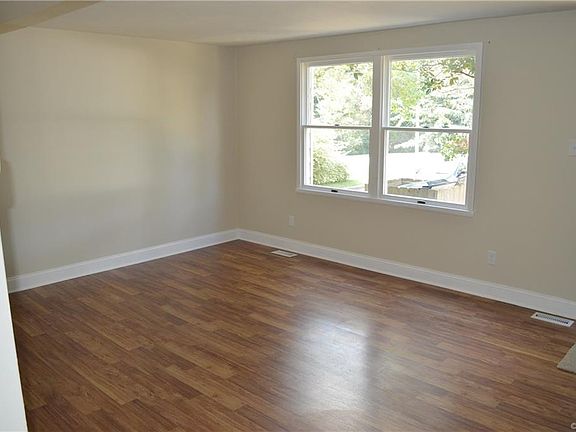 4th image of 703 Sturgis Dr