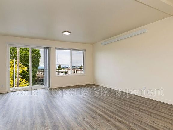 3rd image of 1310 E Thomas St APT 206