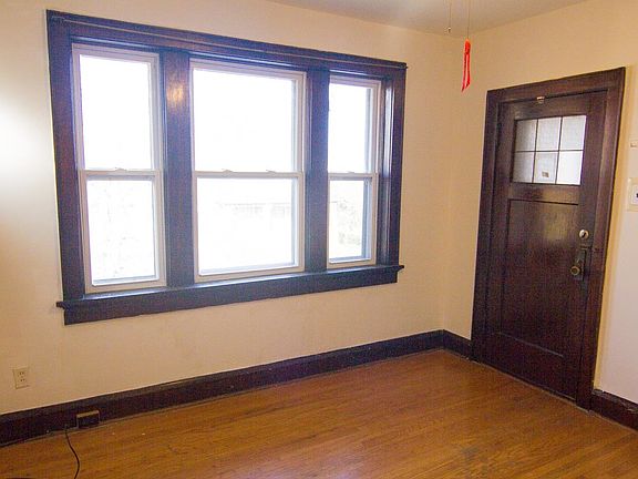 4th image of 4942 Winona Ave APT 2W