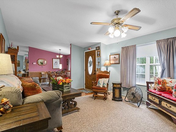 3rd image of 303 Mallard Ln