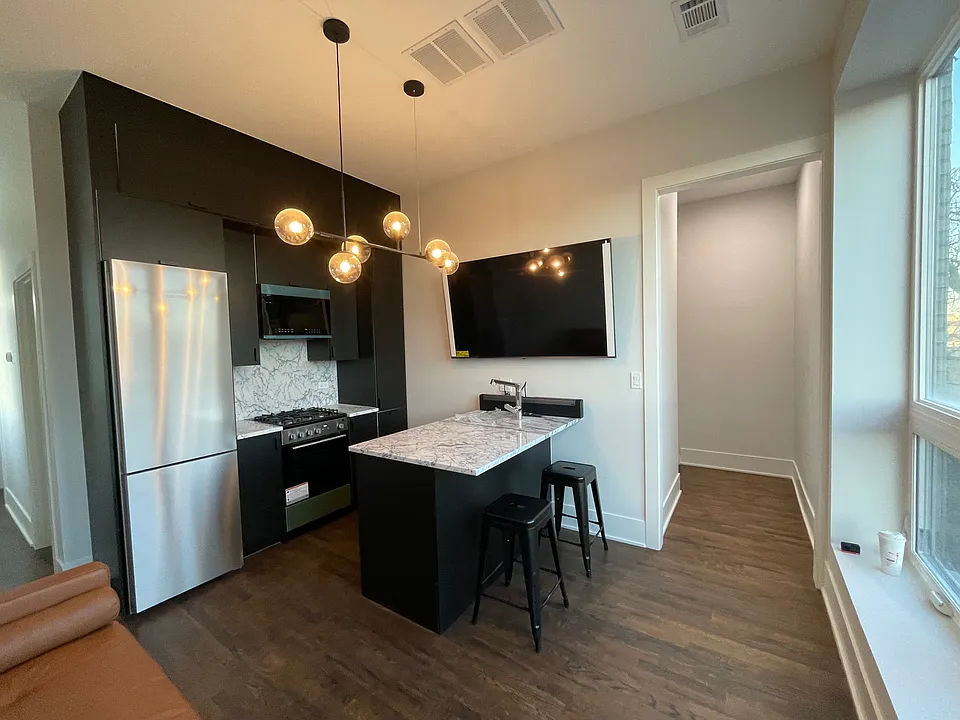 1647 W Hubbard St #3