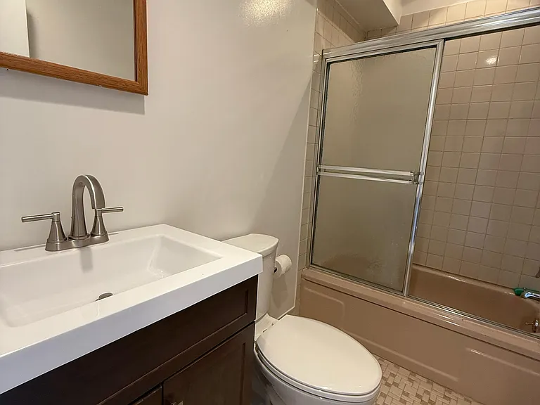 110 Greenvale Ave #1B — Photo 5