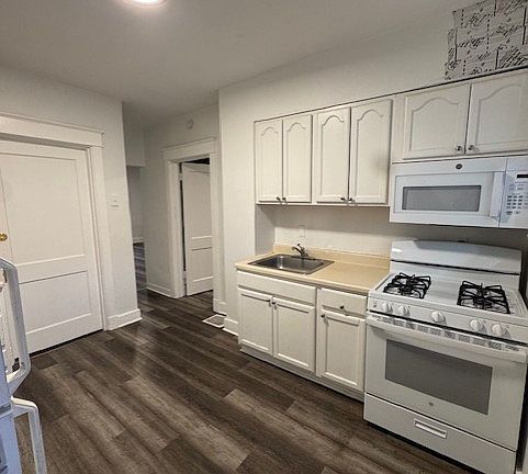 2nd image of 527 Halsey Ave Floor 1