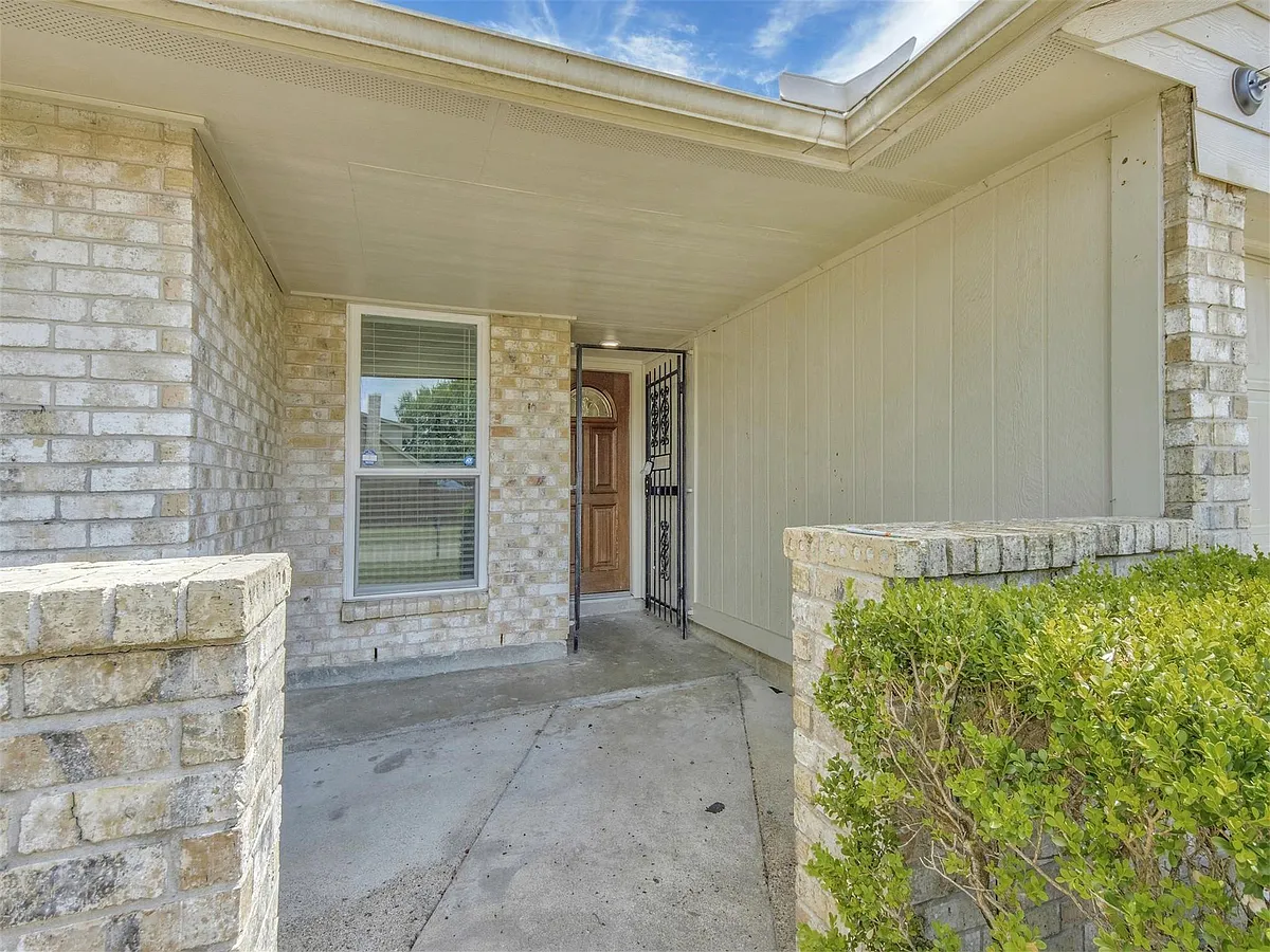 Photo 2 of 22 - 2311 Lemonwood Ln - Houston, TX Building Photo - 2311 Lemonwood Ln