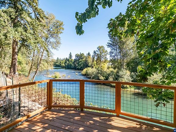 3rd image of 1054 N River Dr