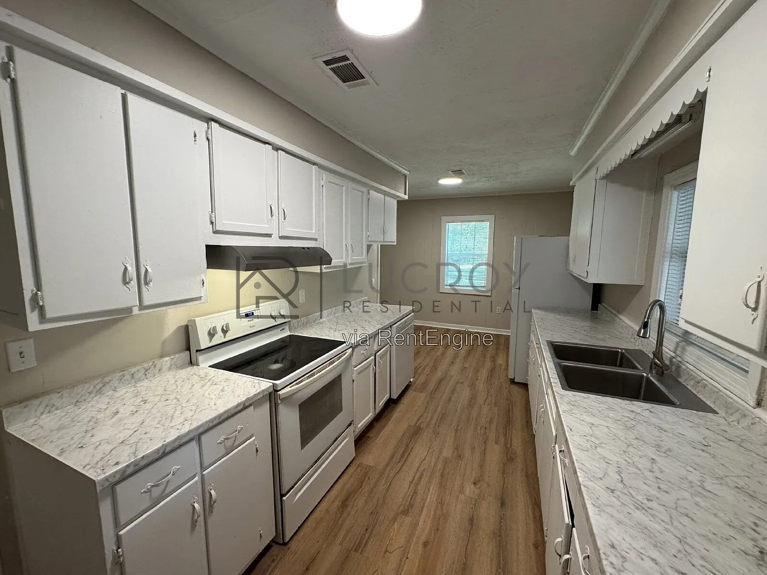3 bed, 2.0 bath, 1433 sqft, $1,350 — Photo 4