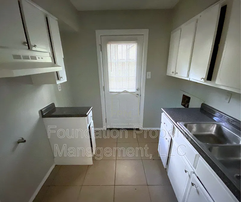 2 bed, 1.0 bath, 813 sqft, $915 — Photo 3
