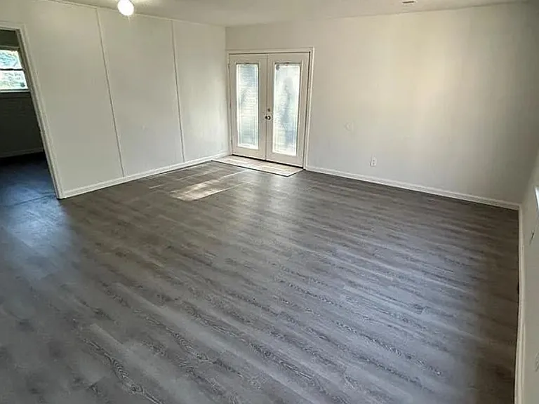 811 Saint Monica Dr — Photo 2