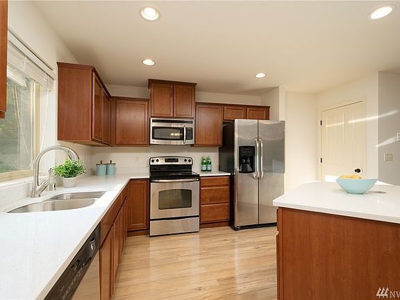 5th image of 941 NW Sawmill Ct