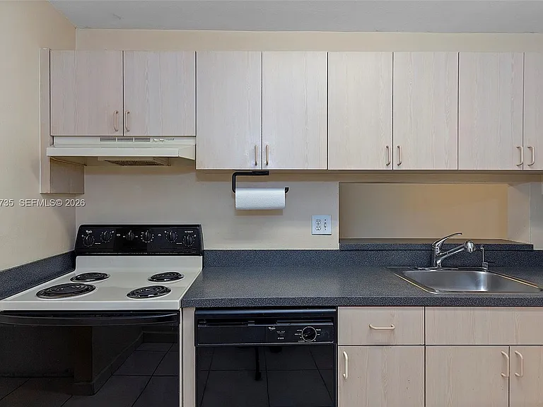 8760 SW 133rd Avenue Rd #301 — Photo 7