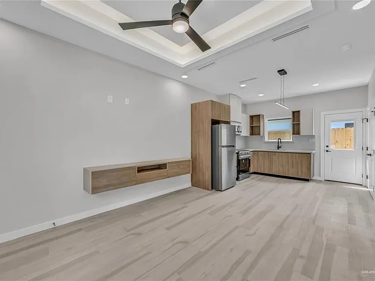 11509 N 25th St #C — Photo 3