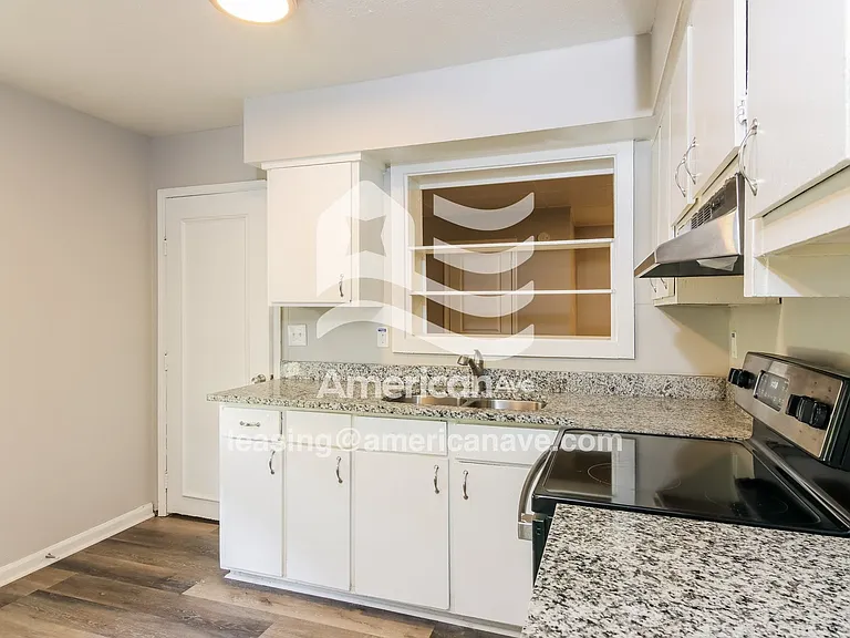 1509156_006_kitchen_6.jpg