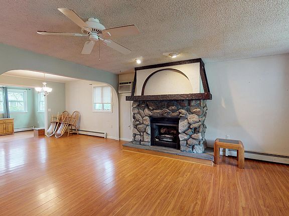 2nd image of 205 Laurel Blvd