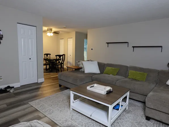 16 Thayer Pond Dr Unit 16, North Oxford, MA 01537