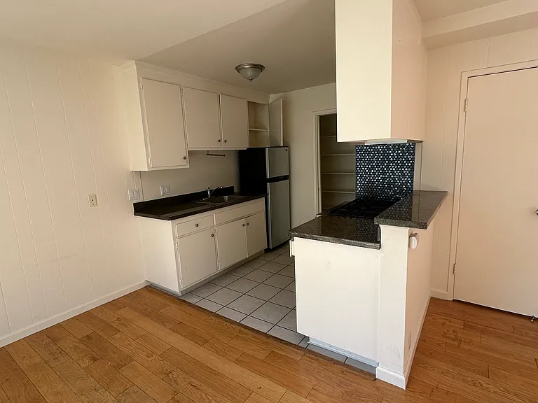 2020 Cedar St #8 — Photo 10