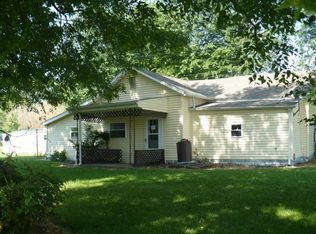 101 W 9th St, Belle Rive, IL 62810