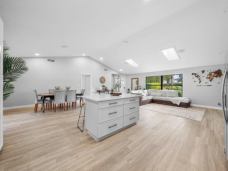 1252 Raintree Ln — Photo 14