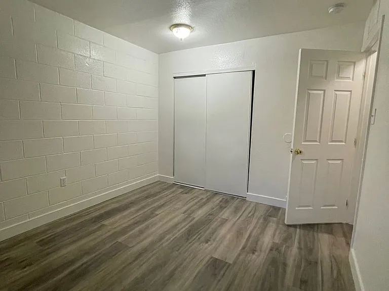 2109 N Daley St — Photo 12