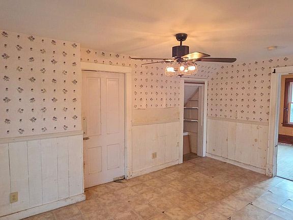 5th image of 812 Maple Ave E