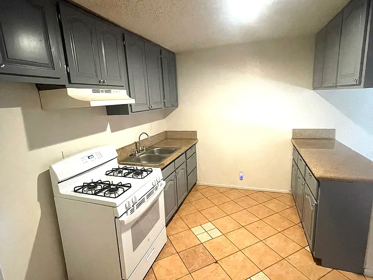 4321 Lennox Blvd #6 — Photo 1