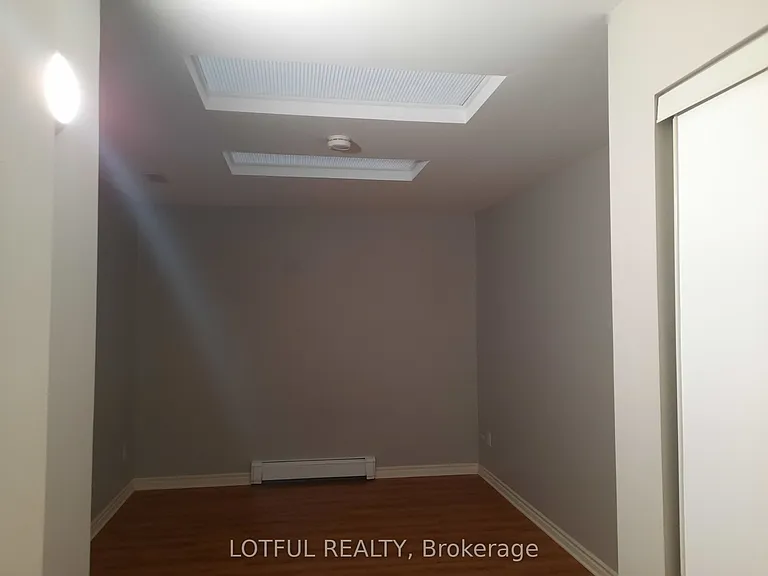 192 King St W #301 — Photo 17