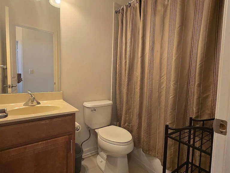 913 Hawthorn Way — Photo 16
