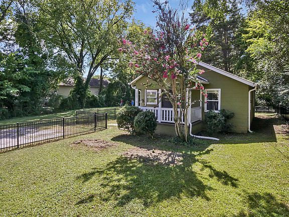 3rd image of 1407 Sewanee Dr