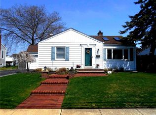 10 Deepwater Ave, Massapequa, NY 11758