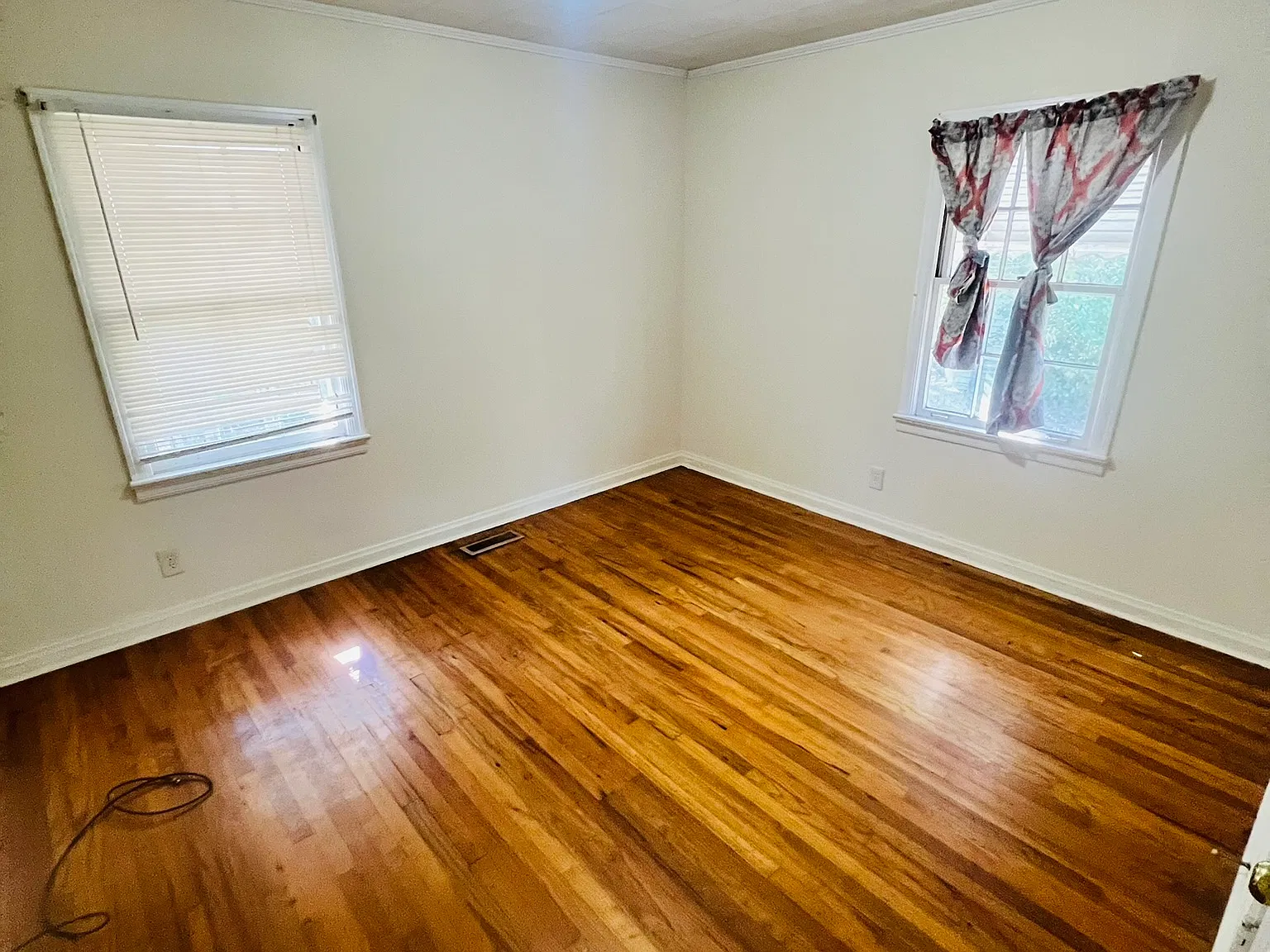 2 bed, 950 sqft, $750 — Photo 2