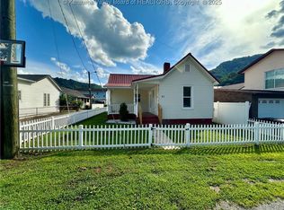 82 Merrill St, Logan, WV 25601